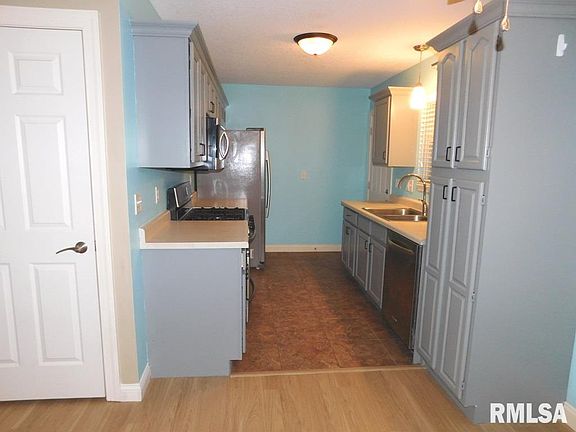 5th image of 5820 N Division St