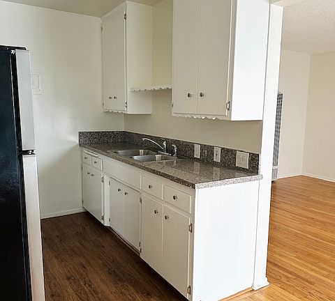 3rd image of 1311 Berkeley St