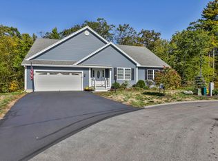 16 Strawberry Ln, Hooksett, NH 03106