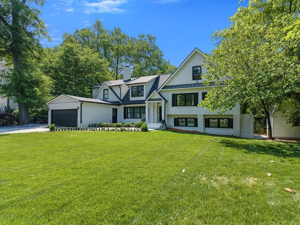 1350 Battleview Dr NW