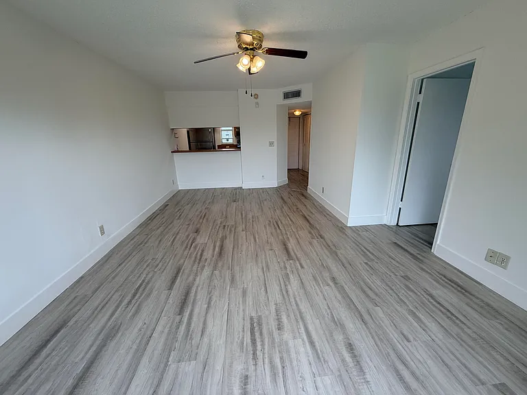 918 Twin Lakes Dr #8-M — Photo 28