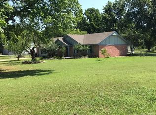 210 N Will Rogers Loop W, Oologah, OK 74053
