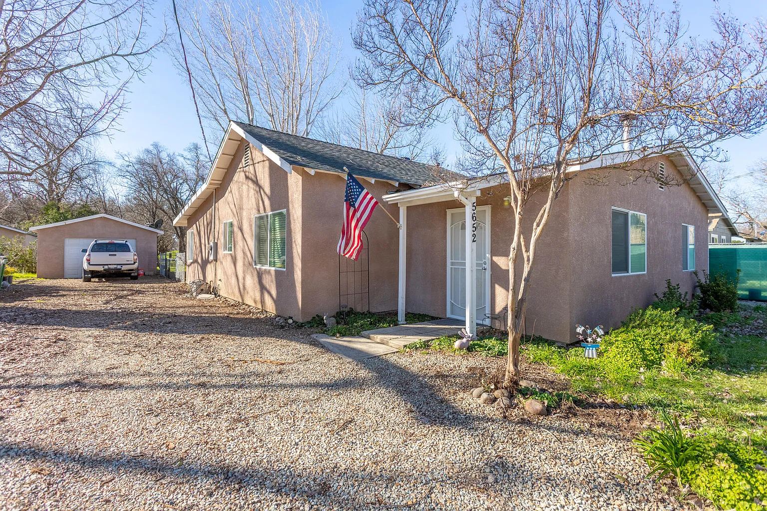 5652 Pleasant View Dr photo 1