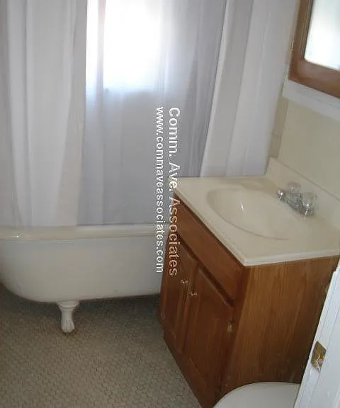 68 Woodstock Ave #1 — Photo 3