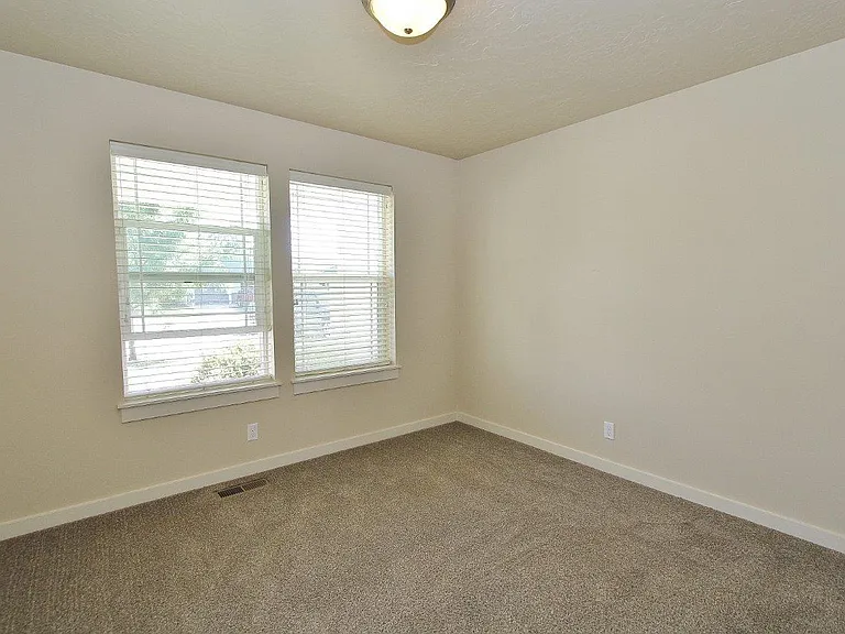 4044 Queen Anne Dr — Photo 16
