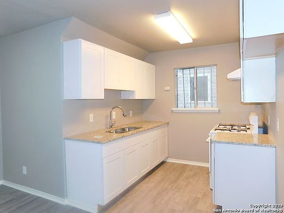 4th image of 5014 Bartmer Ave