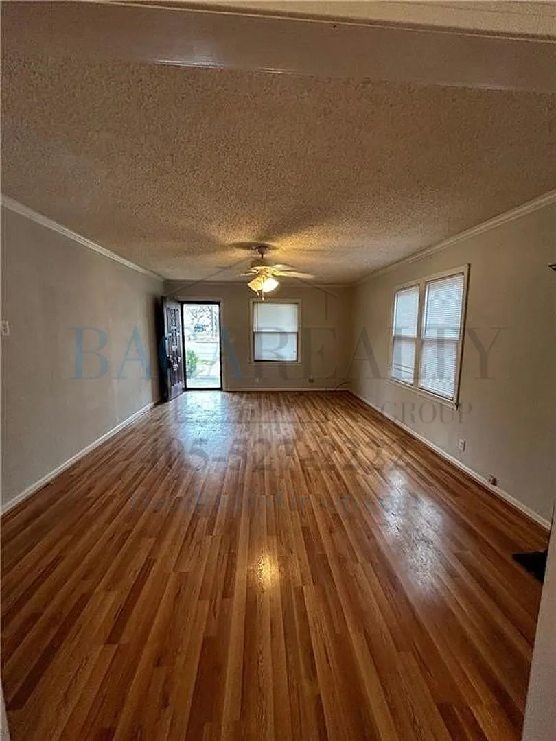 Adorable and spacious 2br 1ba house!! — Photo 4