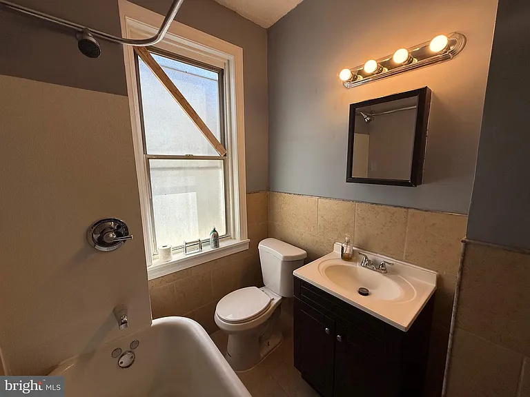 5052 Wayne Ave — Photo 10