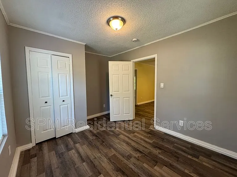 553 Manly Ave — Photo 18