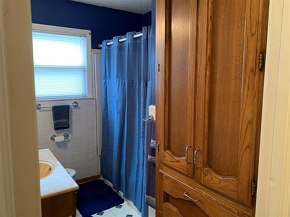 5th image of 860 Holly Dr