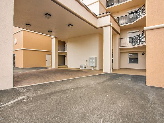 2nd image of 161 Majestic Bay Ave Unit 402
