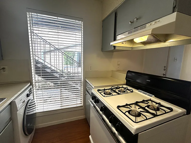 1011 W 23rd St #101 — Photo 12