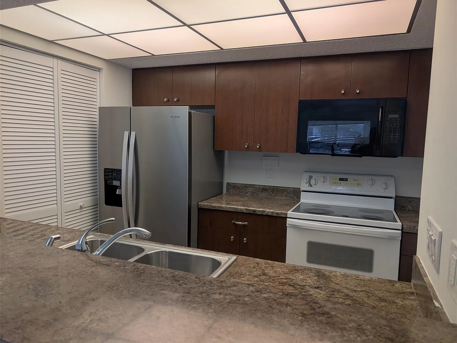 2 bed, 2.0 bath, 1368 sqft, $2,500 — Photo 4