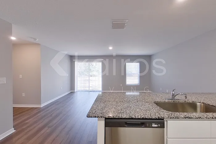 9810 N Santee Ter — Photo 5