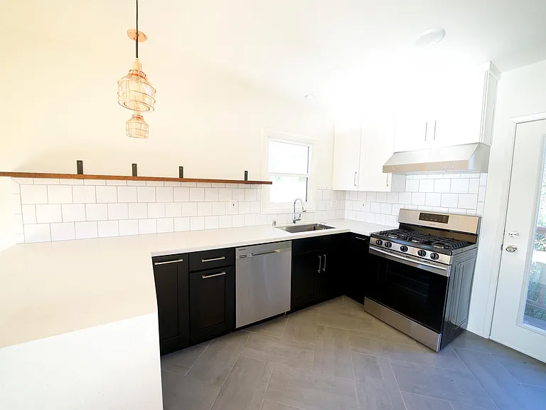 2513 28th St #B — Photo 3