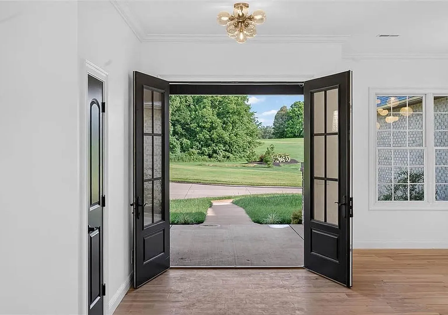 Beautiful Home For Rent in Dalhousie Subdivision — Photo 4
