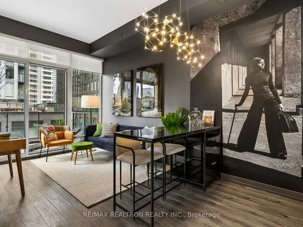 77 Shuter St #905, Toronto, ON M5B 0B8