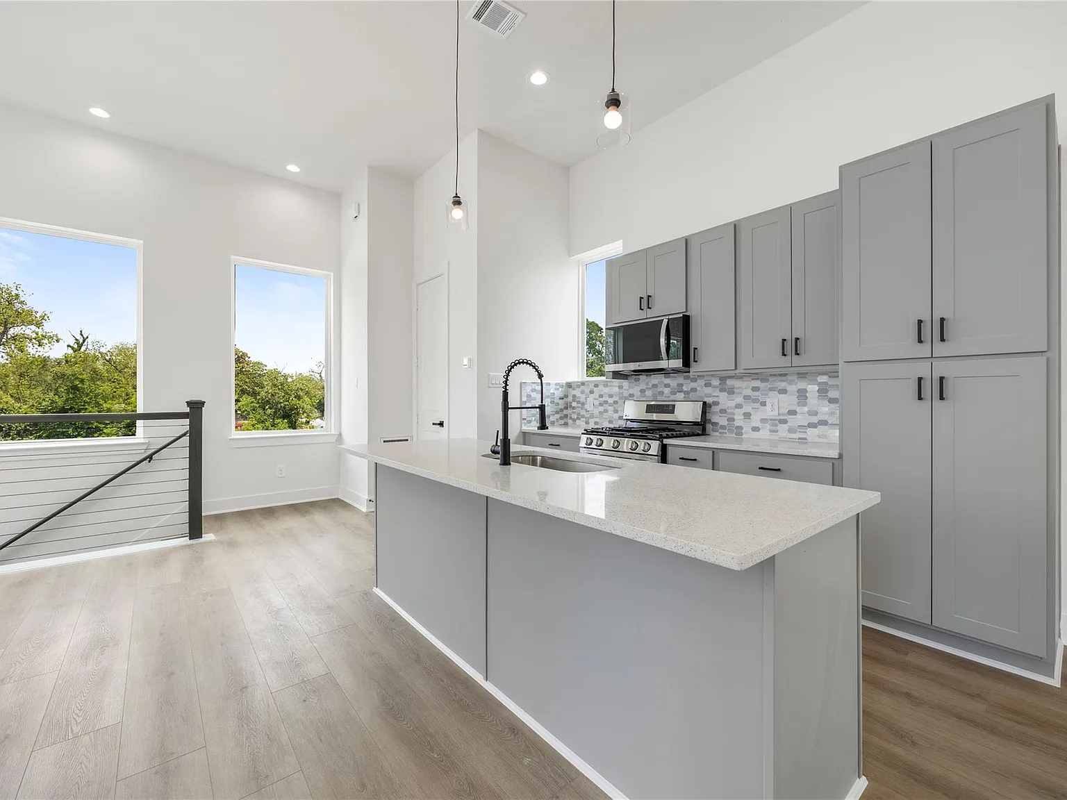 4 bed, 3.5 bath, 2450 sqft, $2,000 — Photo 4