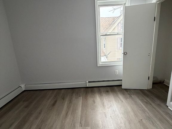 3rd image of 429 John St #2R