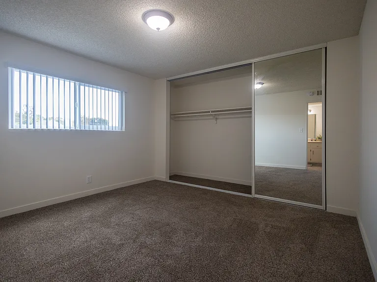 Californian Apartments — Photo 12