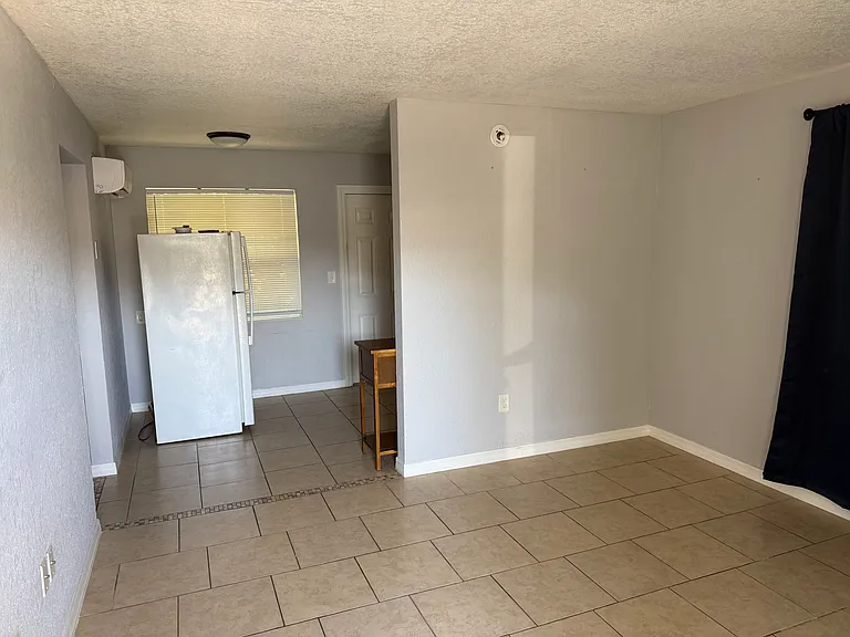 413 Woodrow Ave #4 — Photo 4
