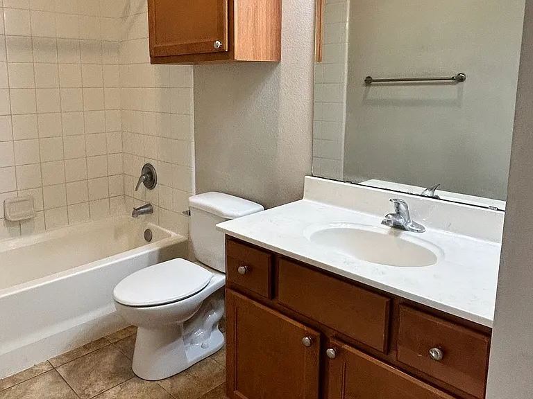 2108 Main St #5 — Photo 3