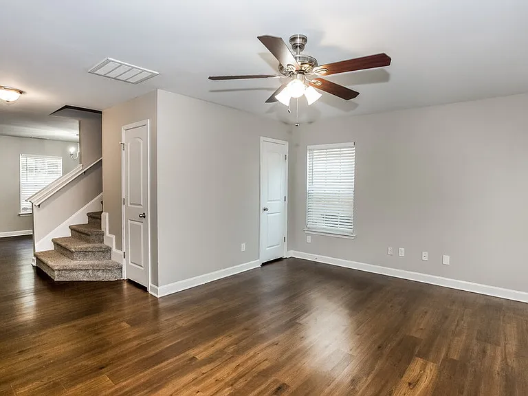 1021 Ramsgate Dr SW — Photo 5