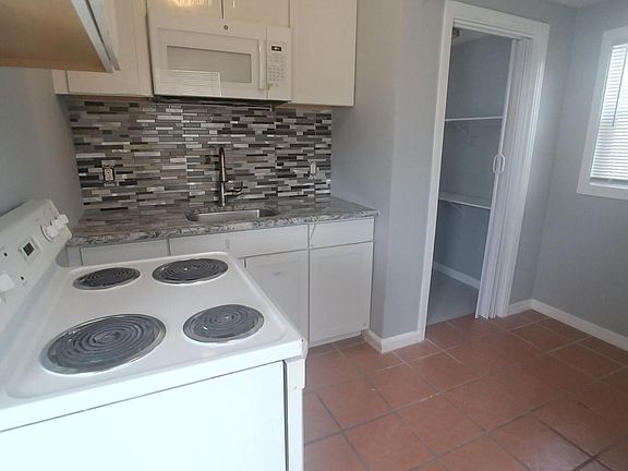 5th image of 6835 Dartmouth Ave N