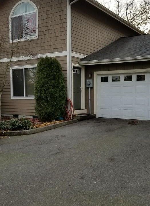 1st image of 1205 4th St NE #102