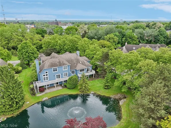 51 Haskell Dr, Bratenahl, OH 44108