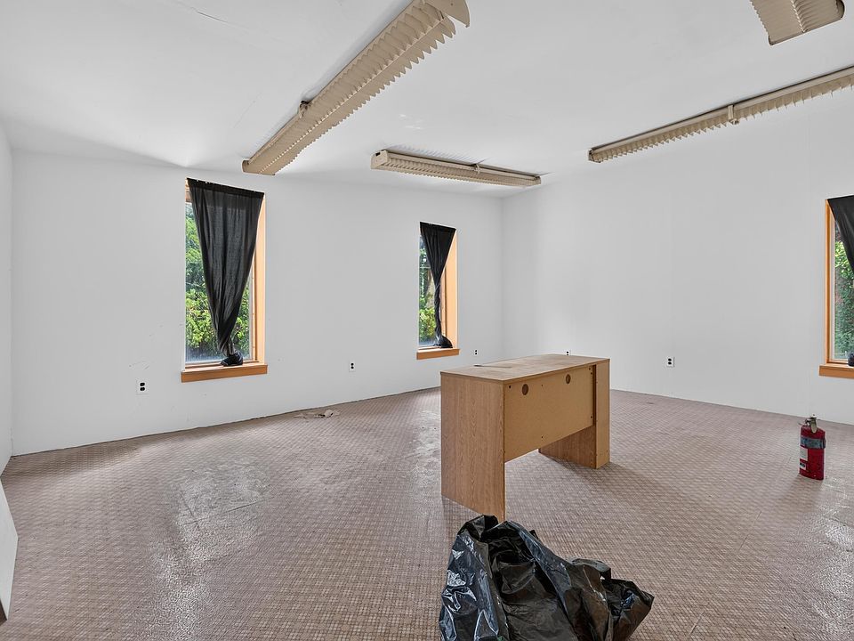 31st image of 1012 E Broadway St