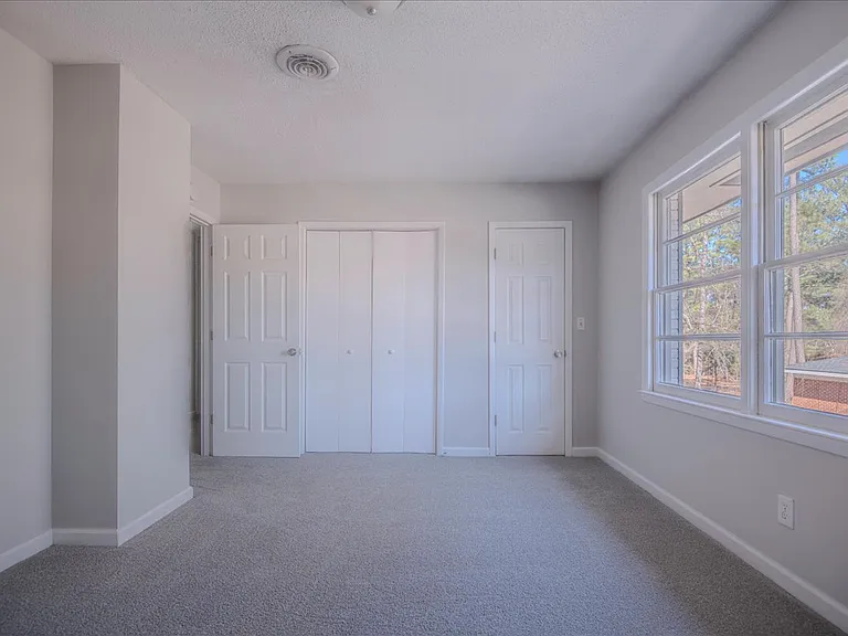 230 W Manchester Rd — Photo 15