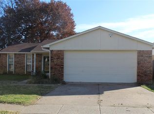 7944 Bermejo Rd, Fort Worth, TX 76112