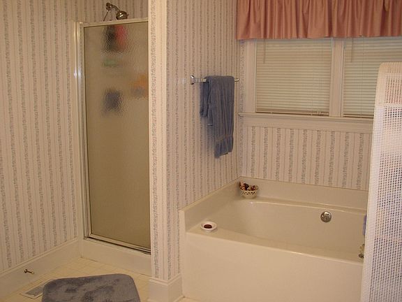 2 sinks & walk-in closet in Master Bath