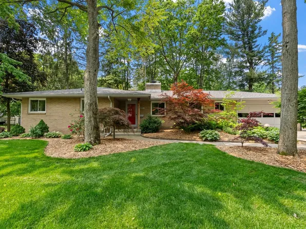 5203 Bloomfield Dr, Midland, MI 48642