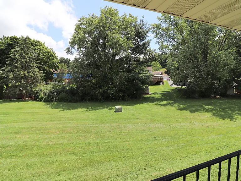 209 Colonial Dr — Photo 14