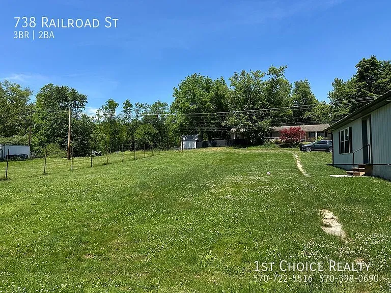 738 Railroad St — Photo 2