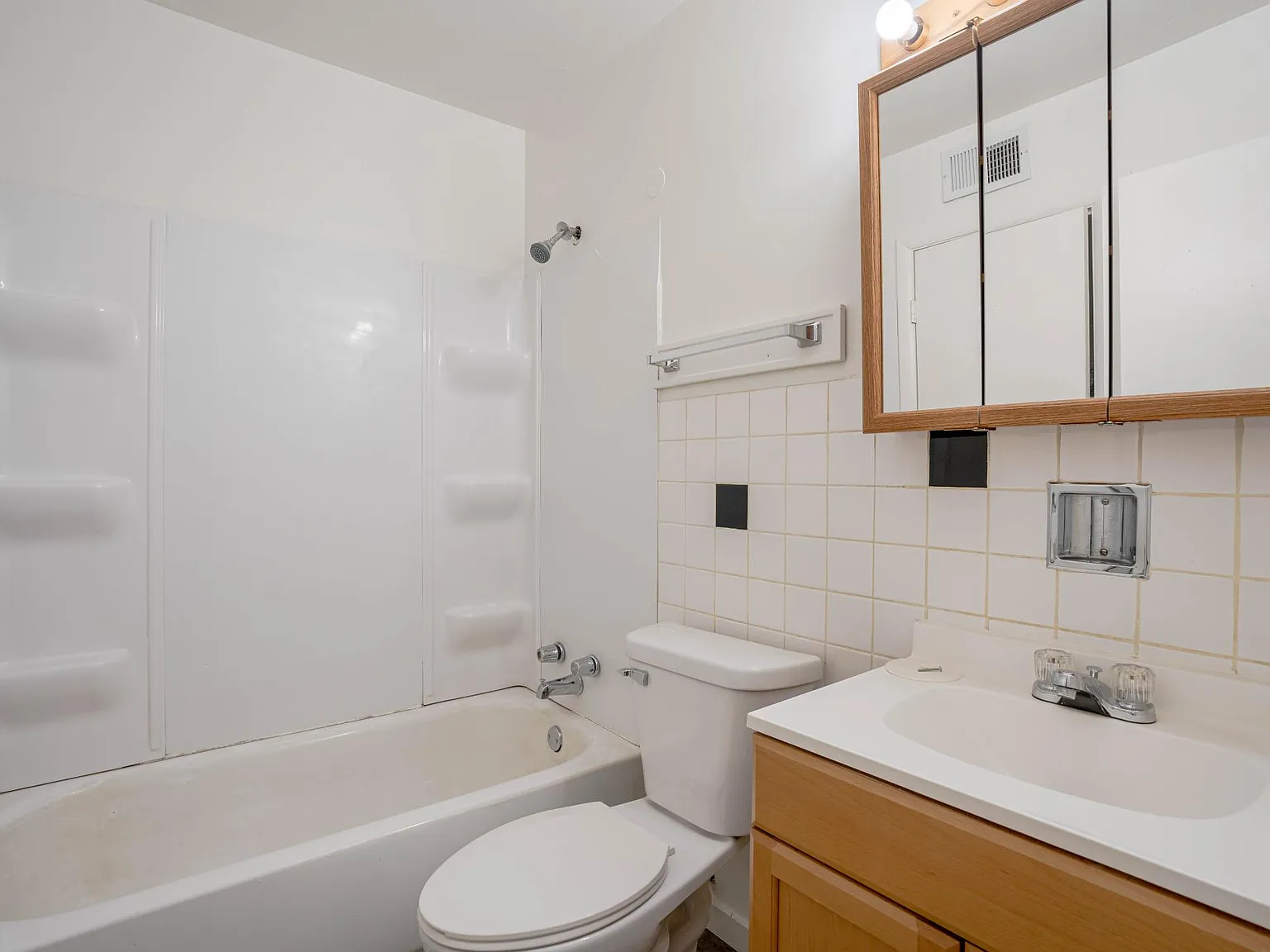 1 bed, 900 sqft, $995 — Photo 4