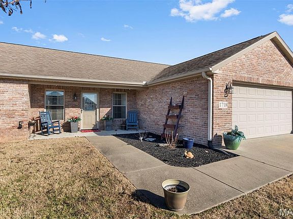3rd image of 1718 Columbia Dr