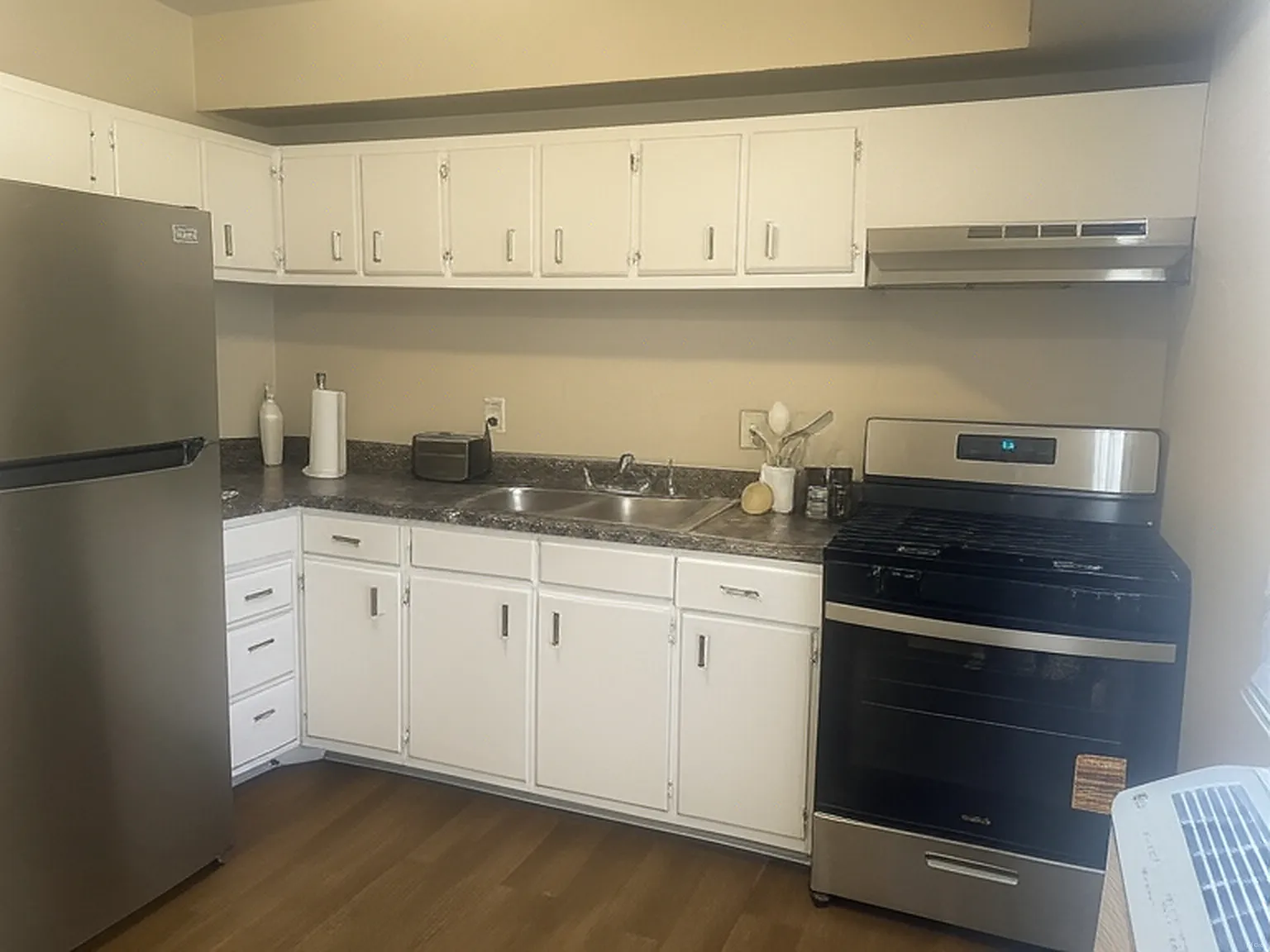 Military Square Apartments — Photo 3