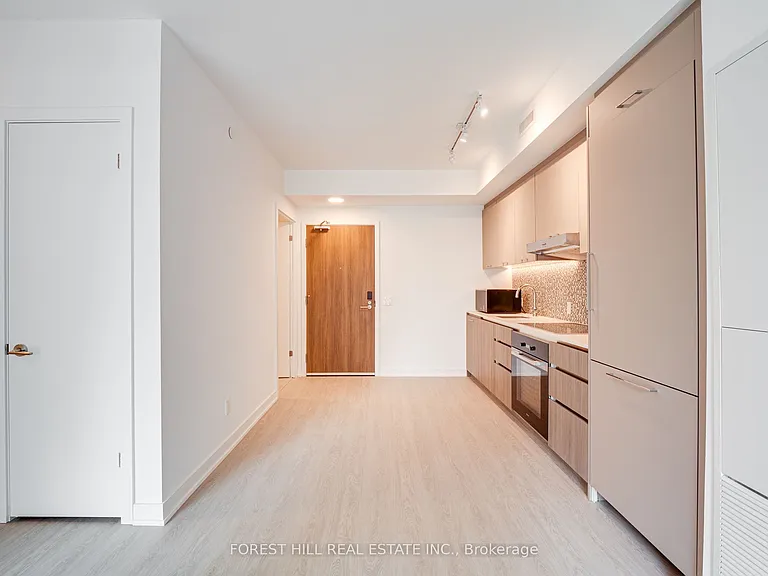 8188 Yonge St #202 — Photo 3