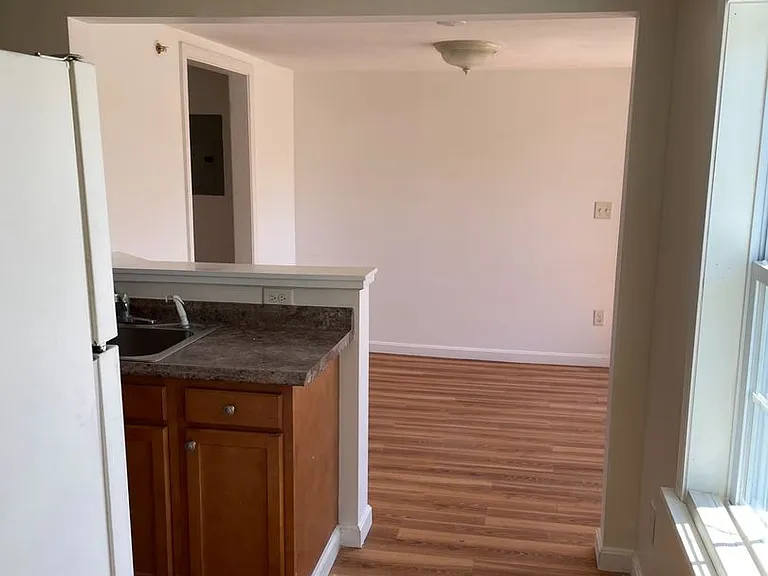 575 Main St #1 — Photo 4