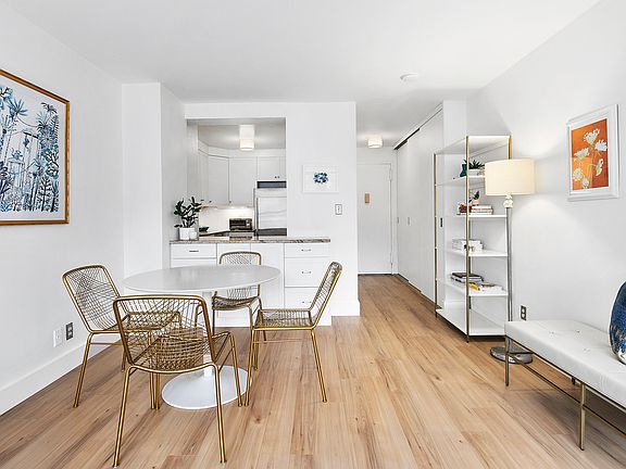 3rd image of 7 E 14th St APT 808