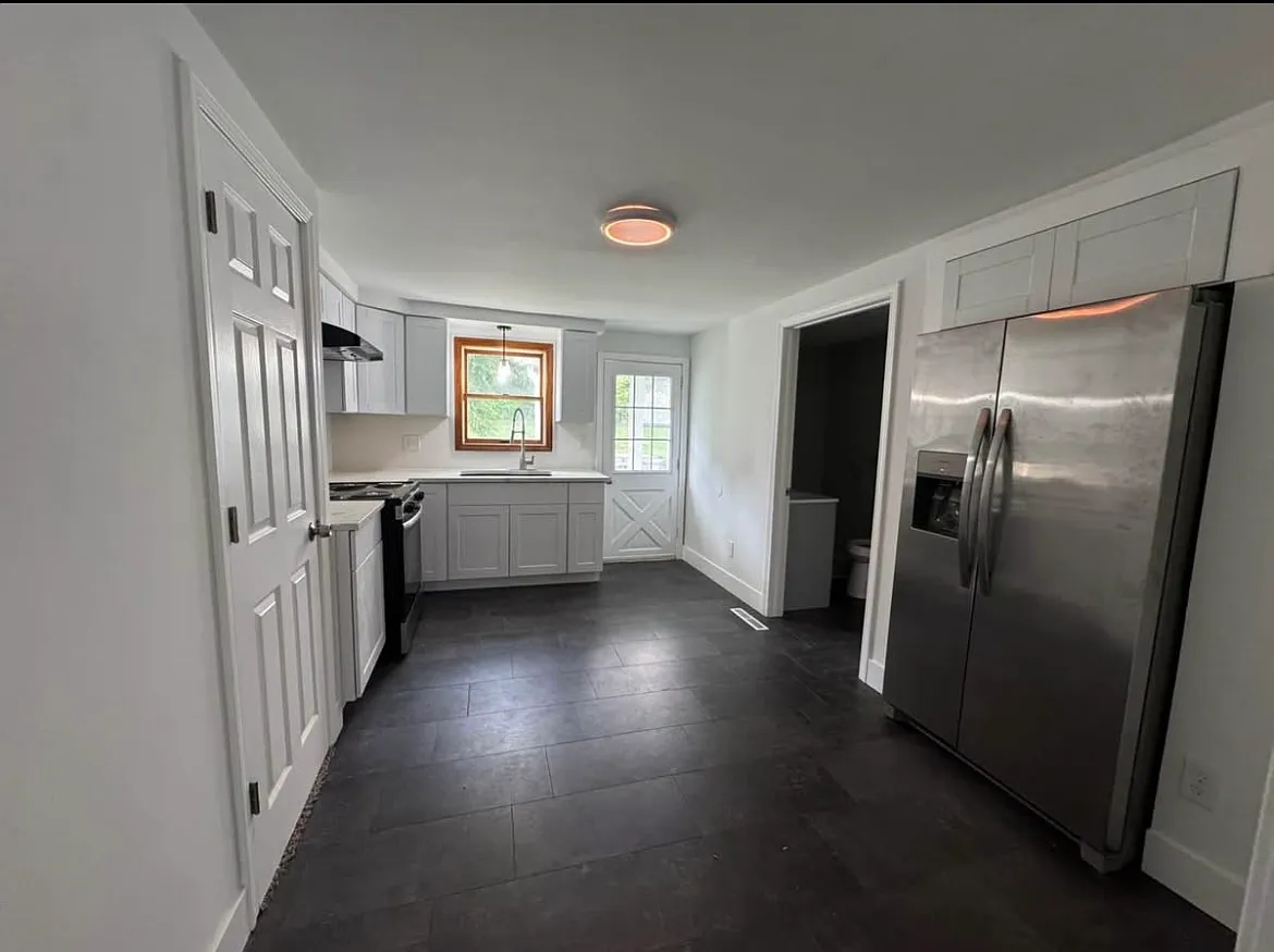 3 bed, 998 sqft, $1,200 — Photo 2