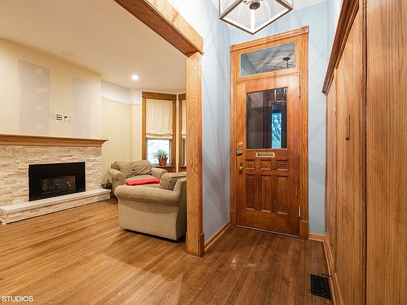 3rd image of 4052 N Paulina St #1