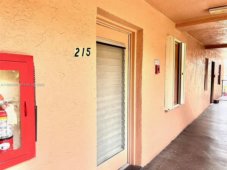 2841 Somerset Dr #215 — Photo 39