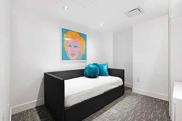 Sold by Sloane Square | media 15