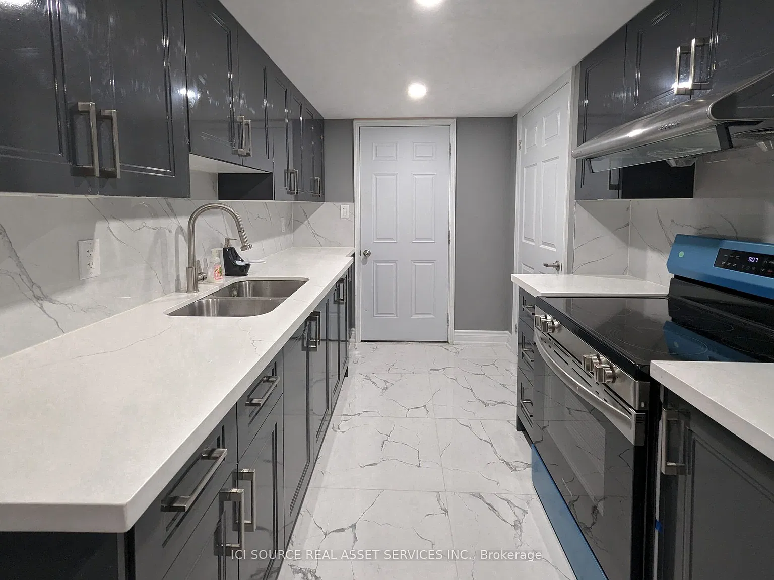 2 bed, $2,050 — Photo 1