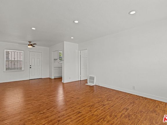 3rd image of 3320 1/2 W 77th St