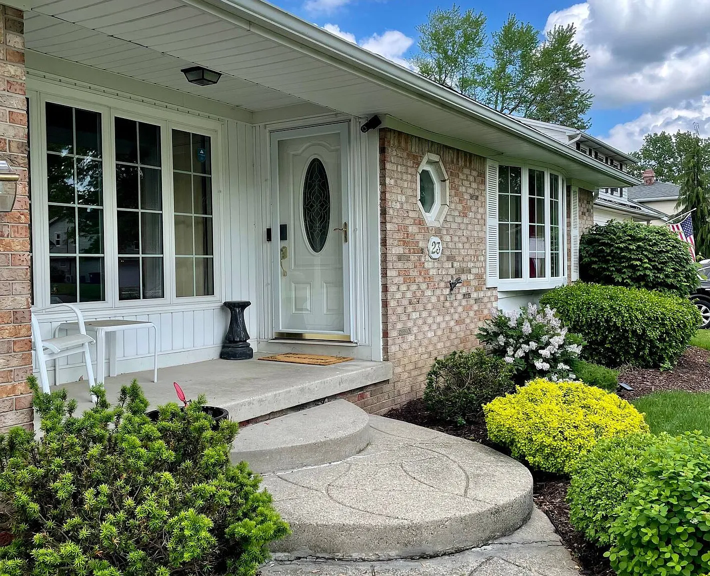 3 bed, 1.5 bath, 1760 sqft, $4,000 — Photo 1